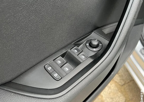 Skoda Superb cena 59900 przebieg: 239000, rok produkcji 2018 z Mieroszów małe 781